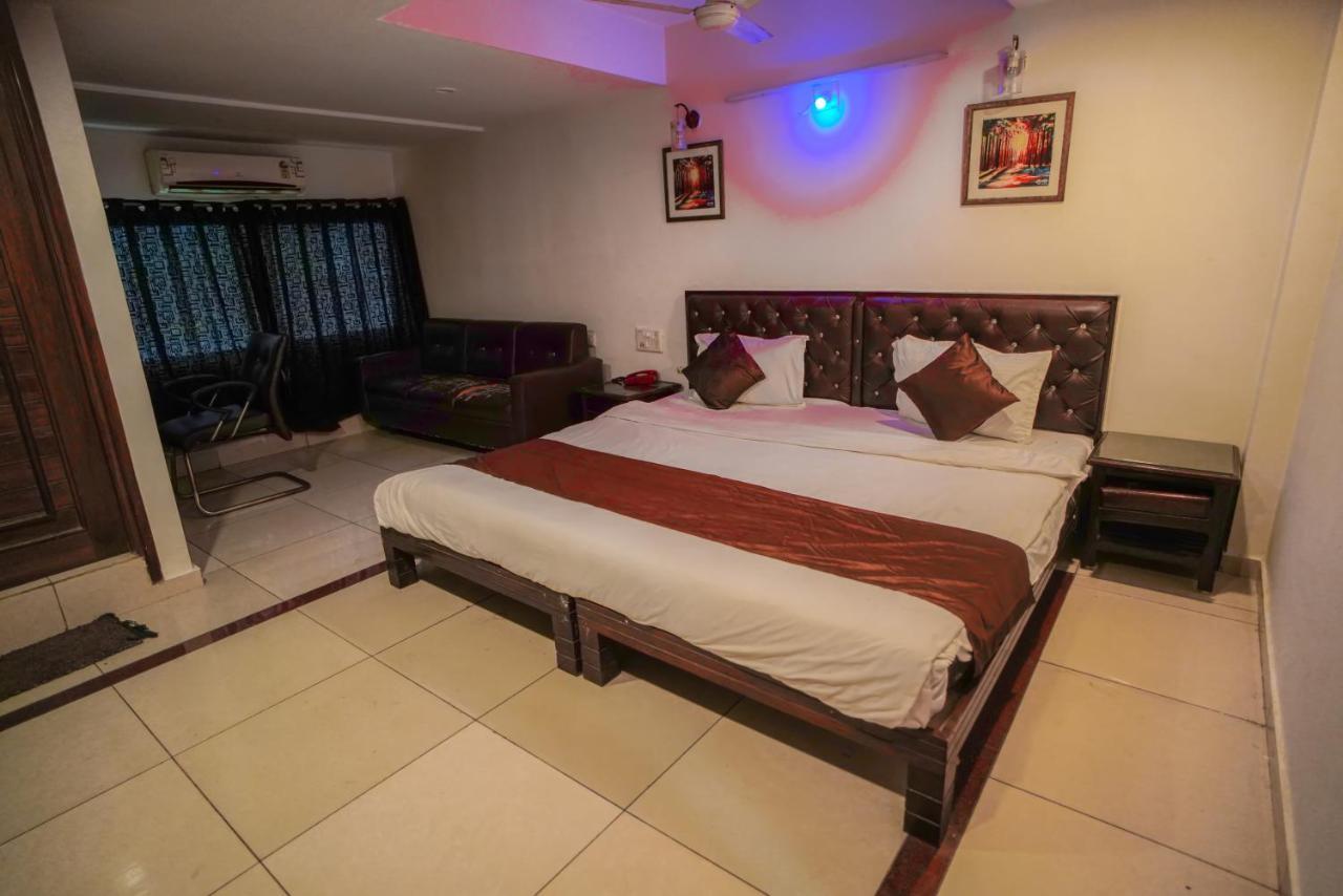 Hotel Seven Ahmedabad Ngoại thất bức ảnh