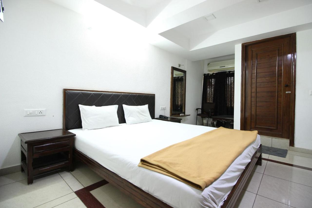 Hotel Seven Ahmedabad Ngoại thất bức ảnh