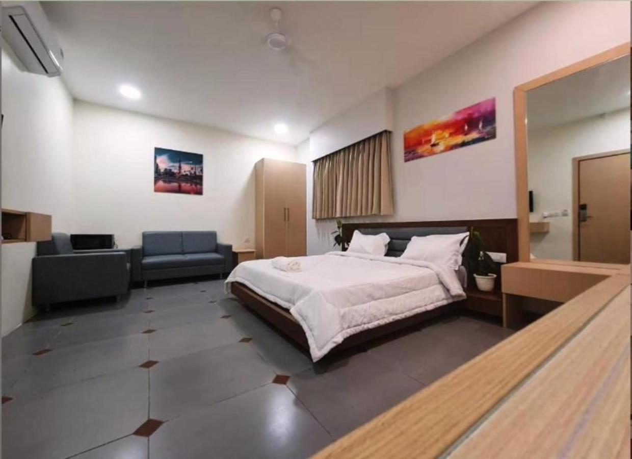 Hotel Seven Ahmedabad Ngoại thất bức ảnh